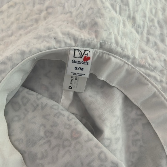 Girls DVFxGap sun hat - Picture 2 of 4